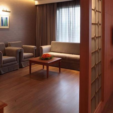 Hotel Monsoon Empress Kochi Exterior foto