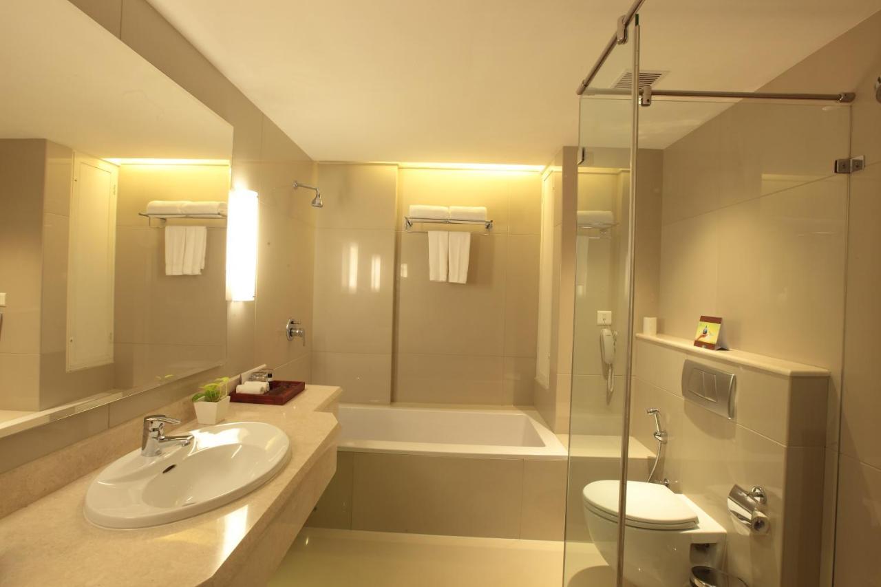 Hotel Monsoon Empress Kochi Exterior foto