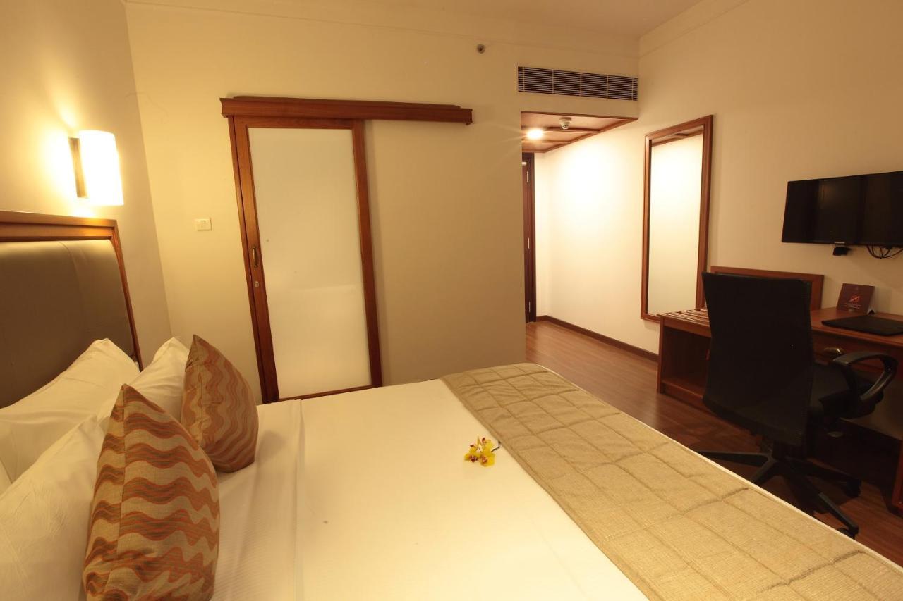 Hotel Monsoon Empress Kochi Exterior foto